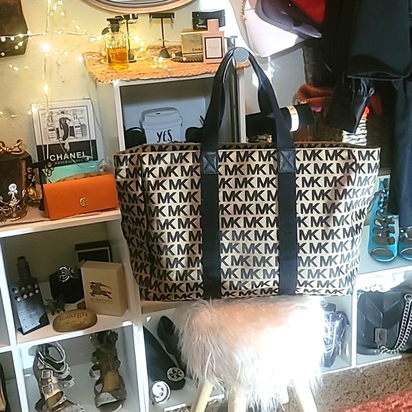 LARGE Michael Kors Weekender Bag - Picture 5 of 6